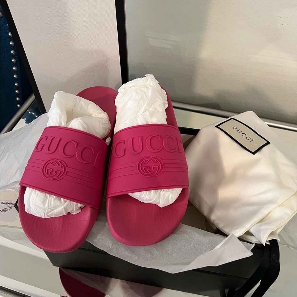 Gucci Pink Slides comes with Original Box and Dust Bags!